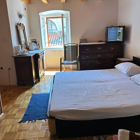 Nice - Centar Affittacamere Cres