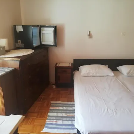 Πανσιόν - Centar Cres