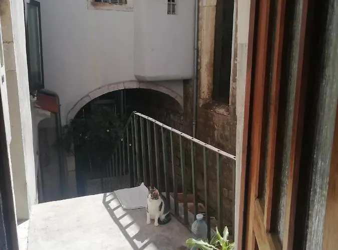 - Centar Vendégház Cres